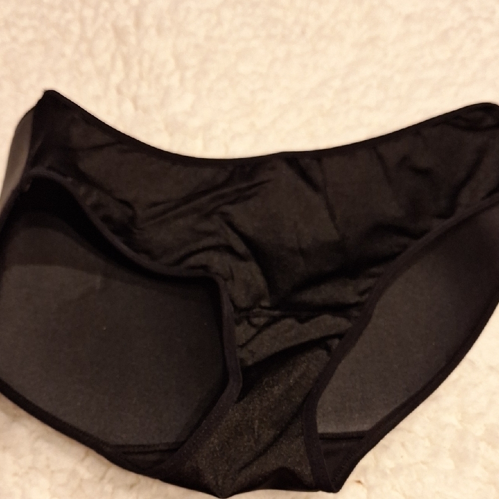 q Black Women's butt enhancing  Underwear size XL. NEW